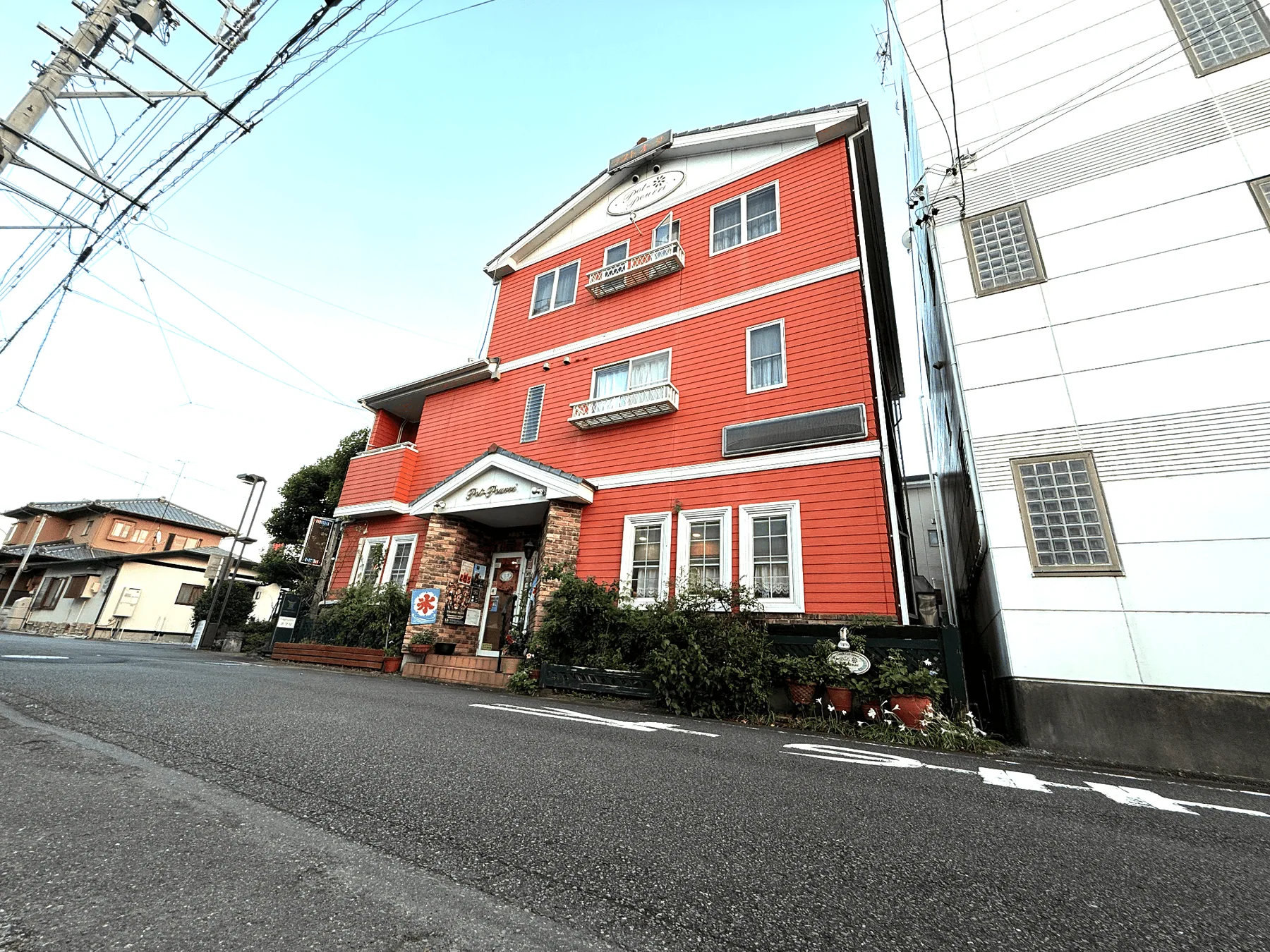道路から見たpopuriの店舗外観